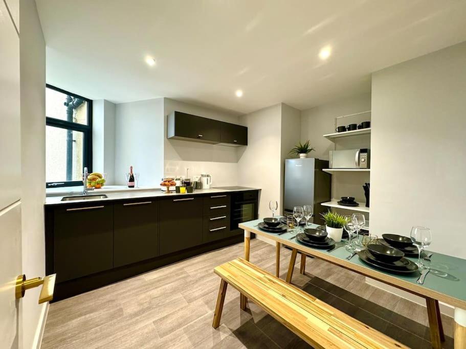 Bournemouth Getaway: 3Br Apartment Near Beach Buitenkant foto