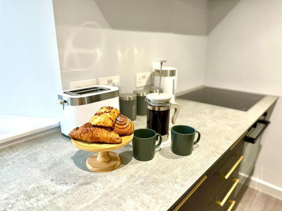 Bournemouth Getaway: 3Br Apartment Near Beach Buitenkant foto