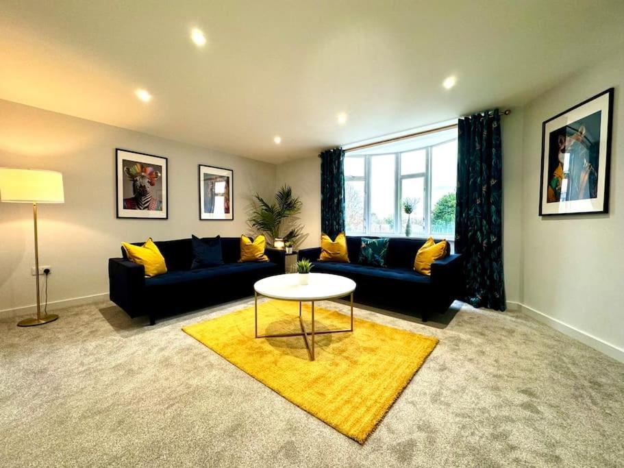 Bournemouth Getaway: 3Br Apartment Near Beach Buitenkant foto