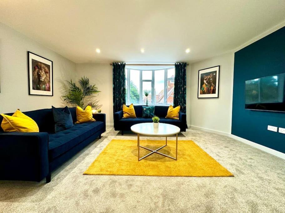 Bournemouth Getaway: 3Br Apartment Near Beach Buitenkant foto