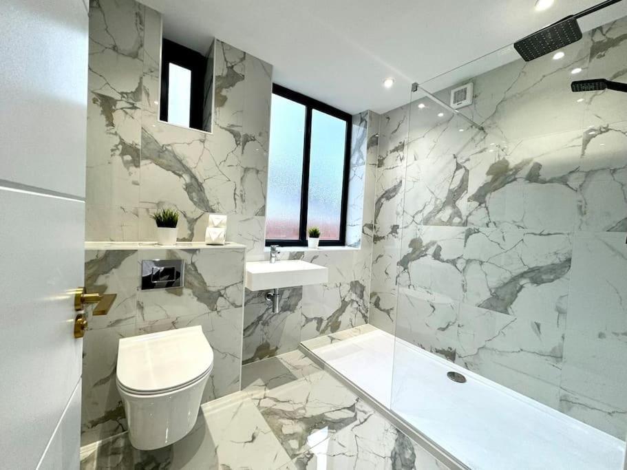 Bournemouth Getaway: 3Br Apartment Near Beach Buitenkant foto